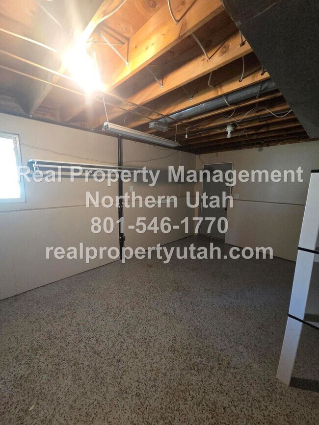 Building Photo - 651 W 1060 N