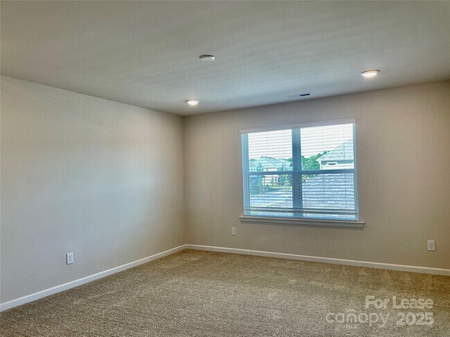 Building Photo - 403 Wescott St