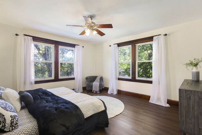 Building Photo - 401 S Buchanan St