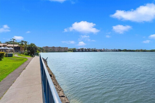Building Photo - 15545 N Miami Lakeway