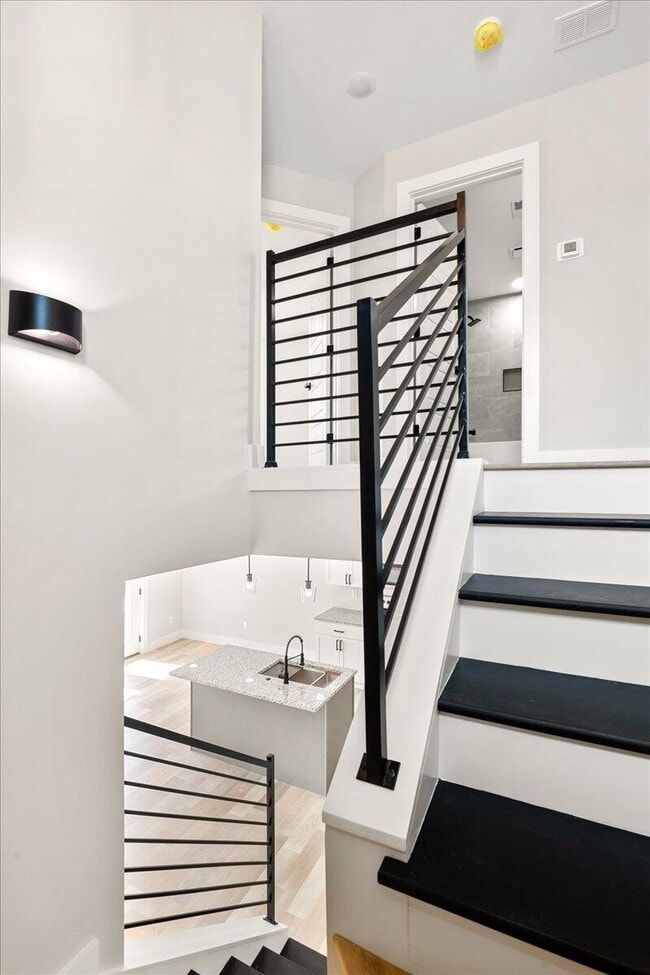 Building Photo - 145 Crooked Creek Dr