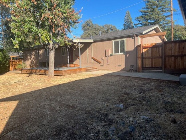 Building Photo - Modern Auburn Retreat—Fully Renovated 3BR ...