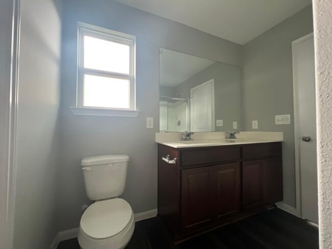 Building Photo - 17823 Pumpkin Vine Dr