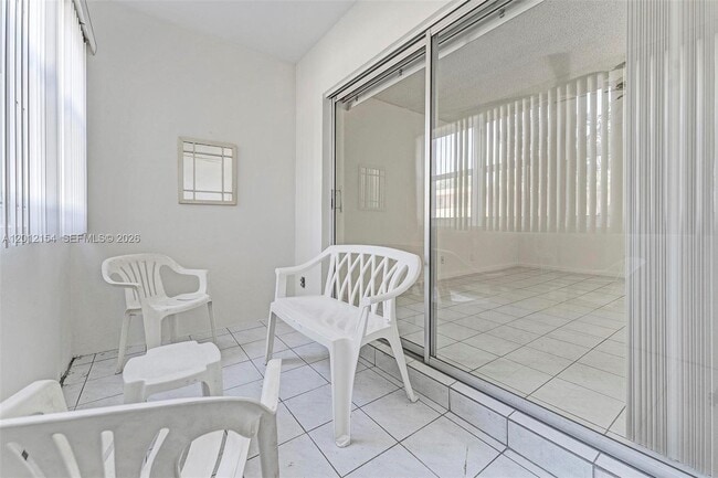 Building Photo - 330 SE 2nd St