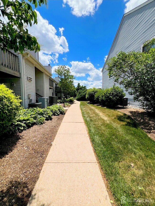 Building Photo - 2304 Aspen Dr