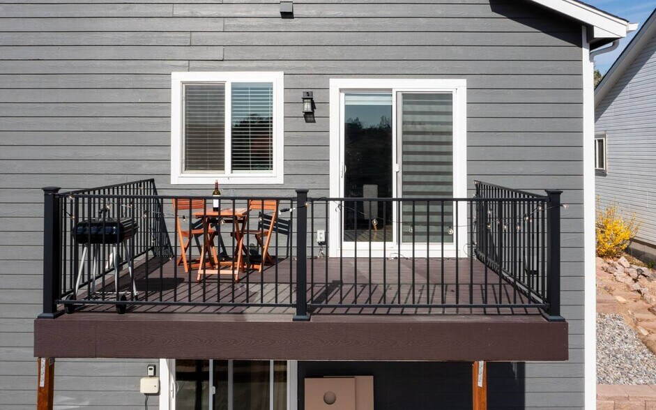 Building Photo - 913 Columbine Ave