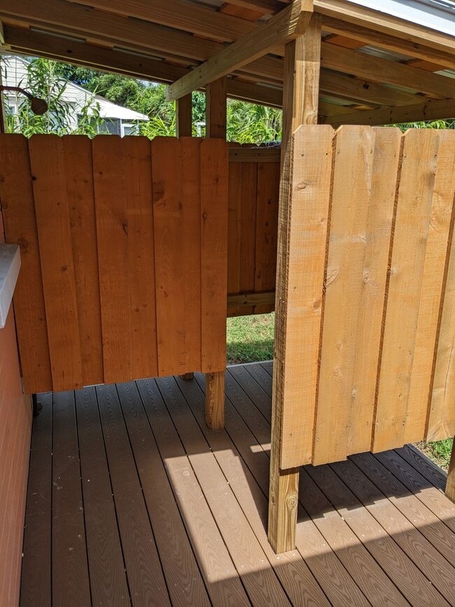 Building Photo - Beachside 3 bedroom, 2 bathroom in Daytona Beach