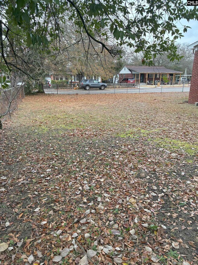 Building Photo - 617 Holland Cir