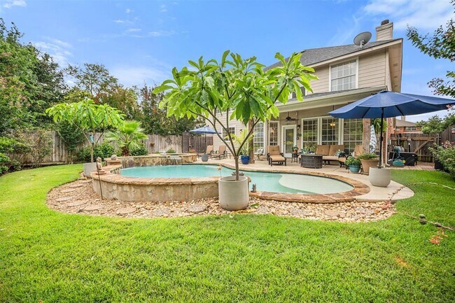 Building Photo - 1215 Boerne Dr