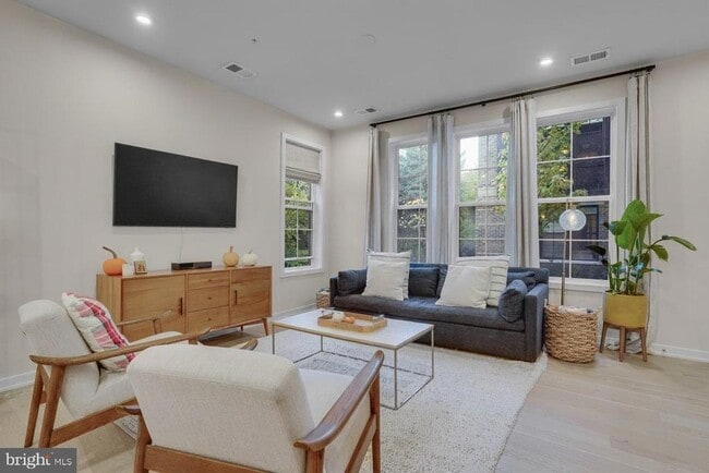 Building Photo - 7436 Backett Wood Ter