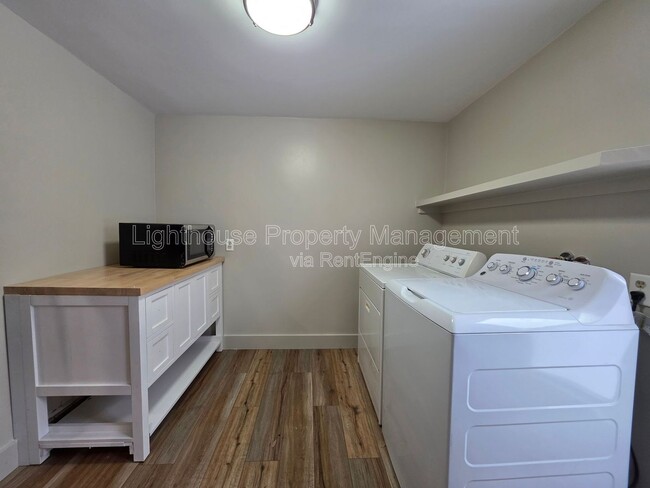 Building Photo - 12634 L Dr N