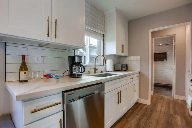 Building Photo - 812 Island Ct