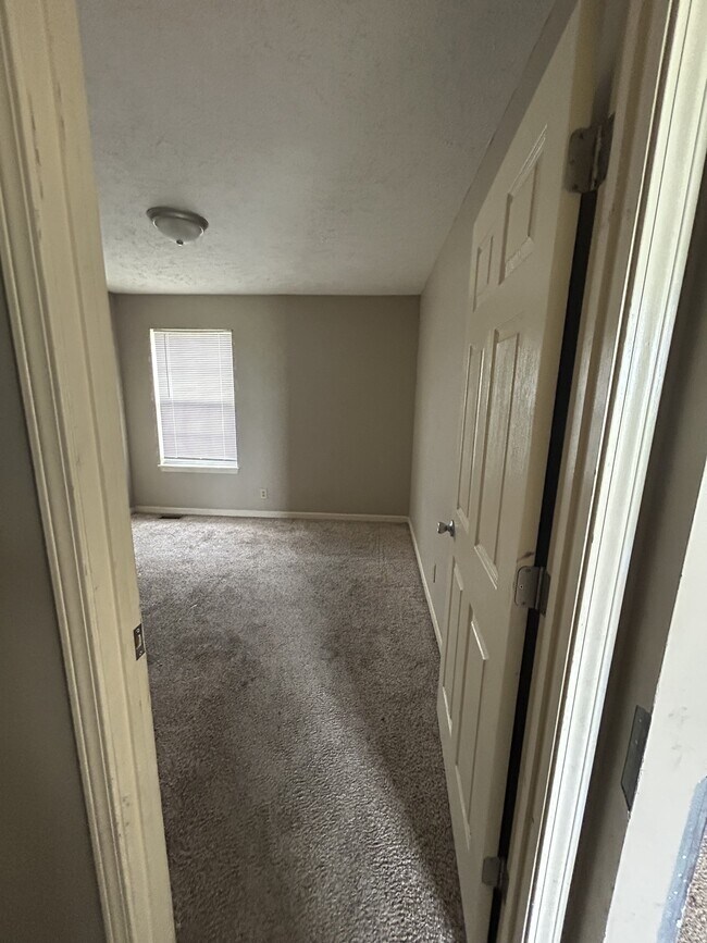 Building Photo - 2034 Carneal Ln