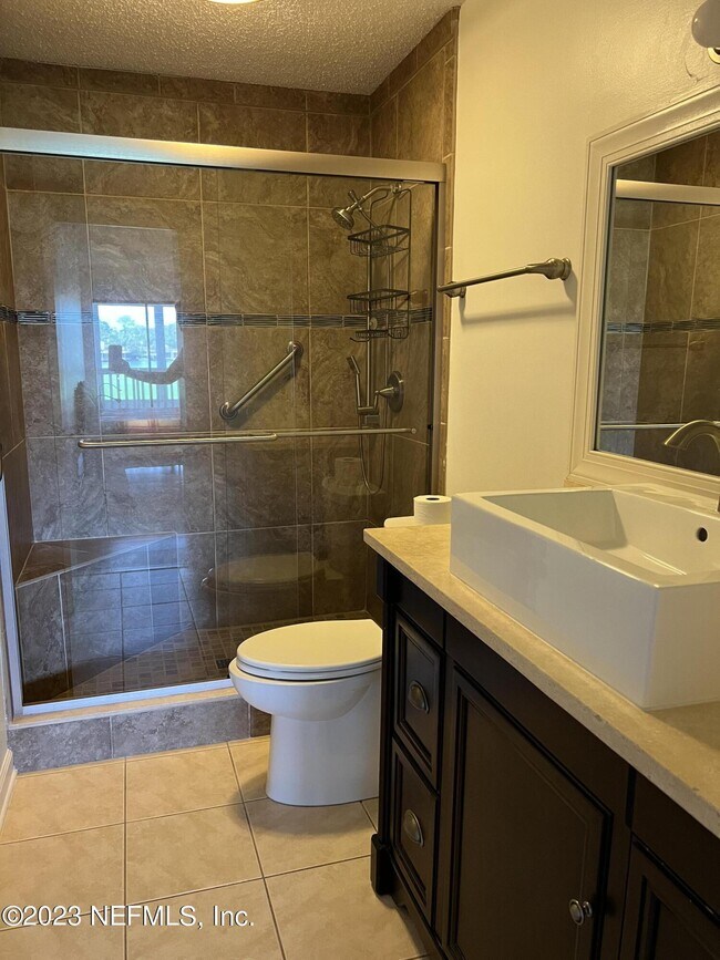 Building Photo - 7 Cove Rd