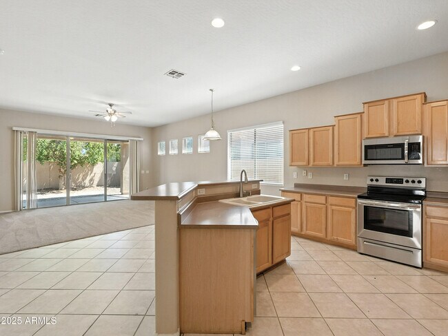 Building Photo - 541 N Scott Dr