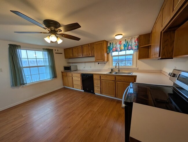 Building Photo - 3 bed 1 bath Orchards House