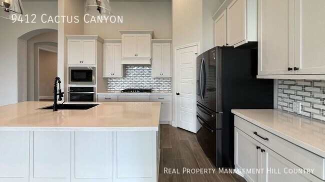 Building Photo - Spacious 4 bedroom with open layout!