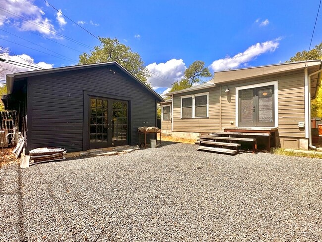 Building Photo - Cherrywood 3x2 + Detached Studio/At-Home Office