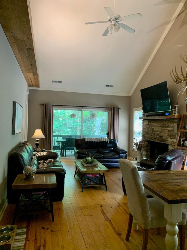 Building Photo - 103 Clary Ct