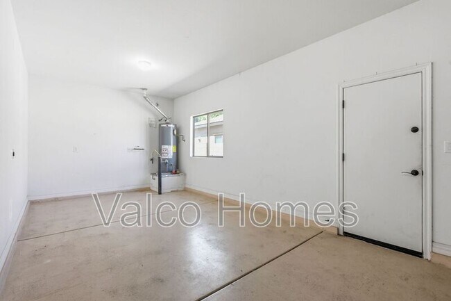 Building Photo - 2717 E Ficus Way