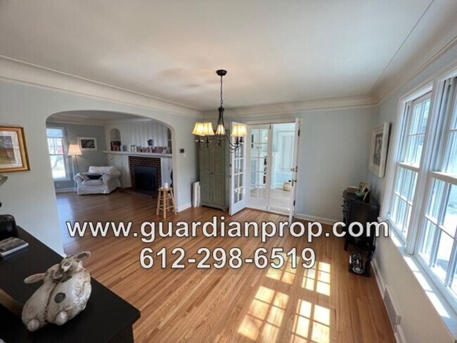 Building Photo - Highland Park House Available December 1st...