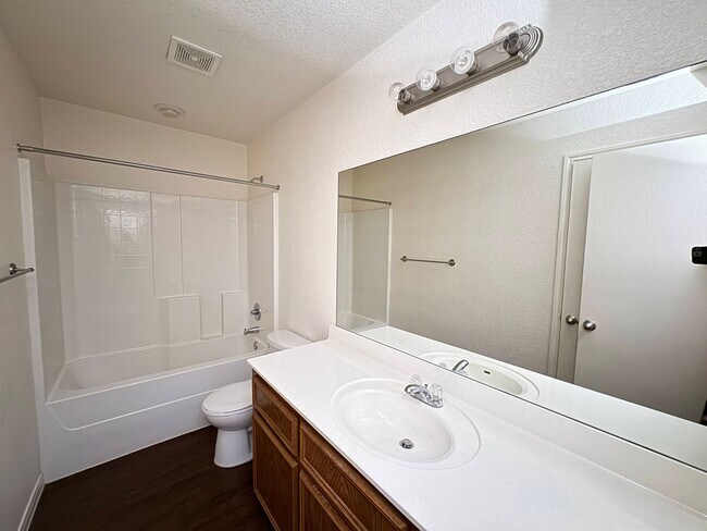 Building Photo - 4707 Waterproof Dr