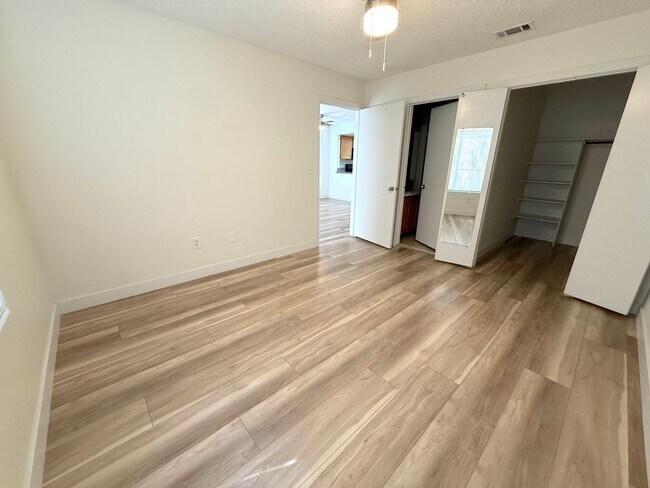 Building Photo - SPACIOUS 2BED/2BATH CONDO * FIRST FLOOR UNIT*