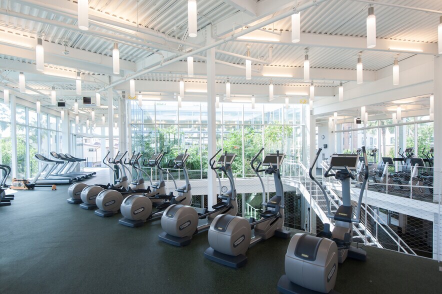 Building Photo - 5831 Seawalk Dr