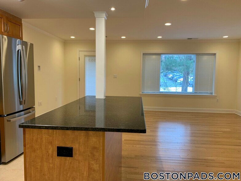 Building Photo - 553 VFW Parkway