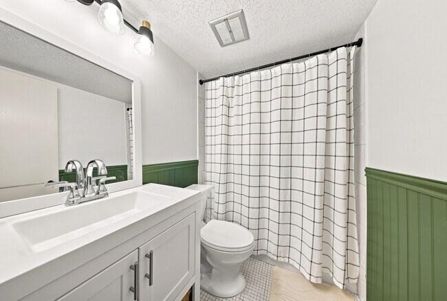 Building Photo - 2133 Tamarin Trail
