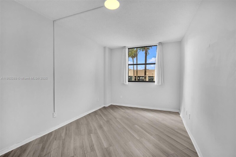 Building Photo - 1470 NE 123rd St