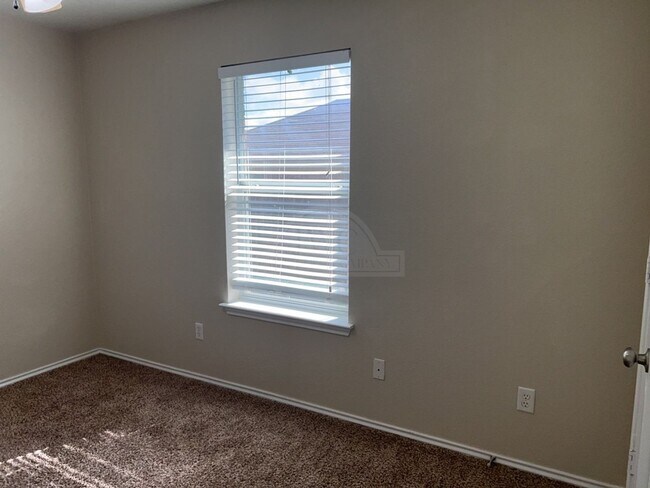 Building Photo - 309 Viola Dr