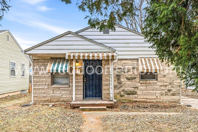 Building Photo - 3729 Kinnear Ave