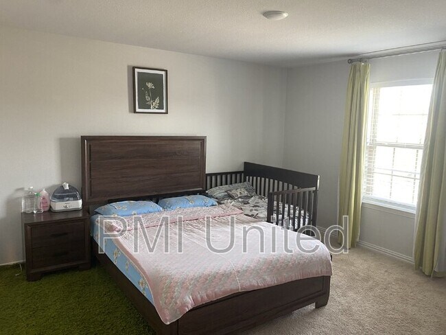 Building Photo - 429 Halwin Dr