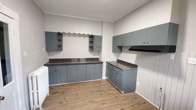 Building Photo - Spacious 4 Bedroom Midtown Home with Basement & Attic Storage