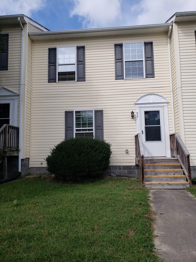 Building Photo - 95 Dumot Ct