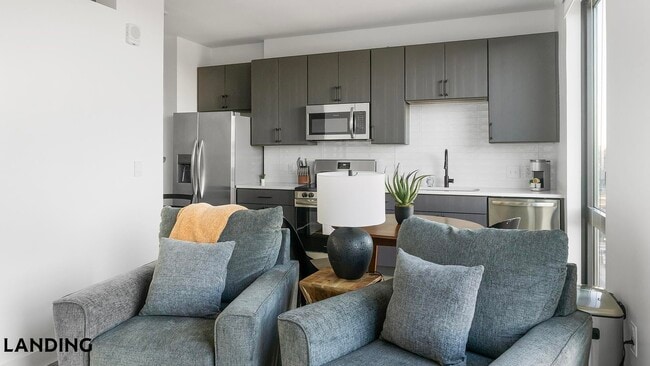 Building Photo - 1007 S Mint St