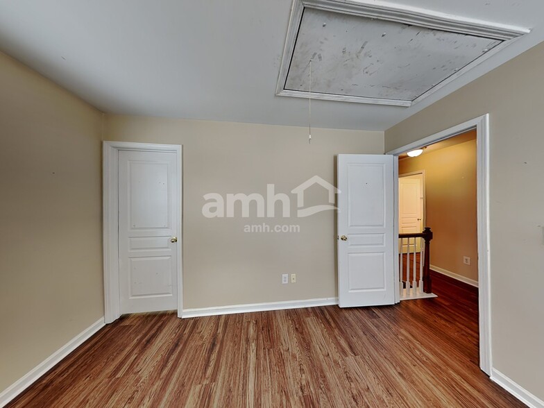 Building Photo - 11112 Heritage Green Dr