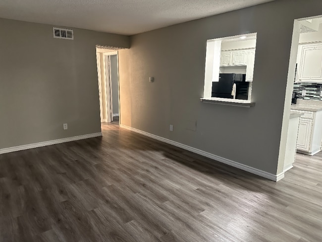 Building Photo - 3754 W Buckingham Rd