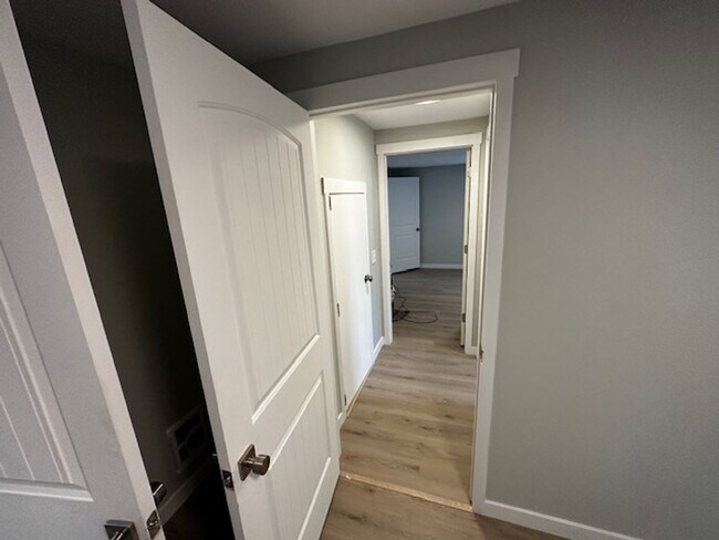 Building Photo - Charming Two Bedroom Pet Friendly Home in ...