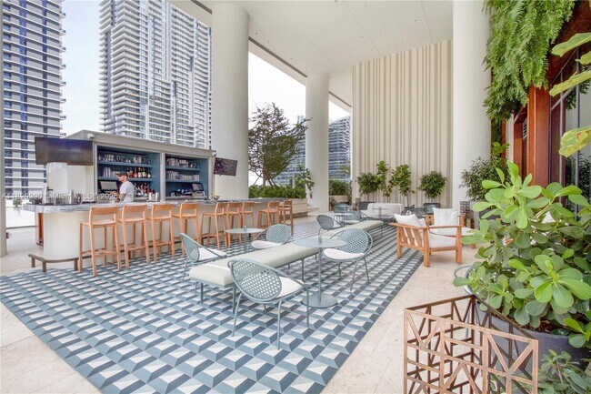 Building Photo - 801 S Miami Ave
