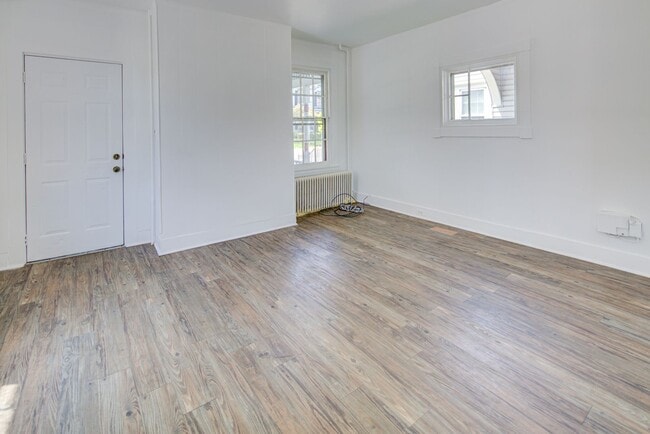 Building Photo - Walking distance to UD campus Available Ju...