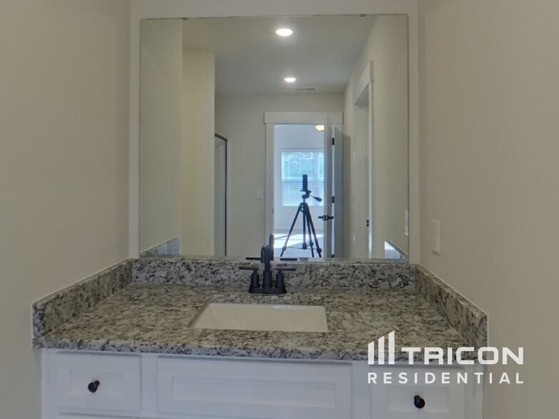 Building Photo - 1225 Crested Iris St