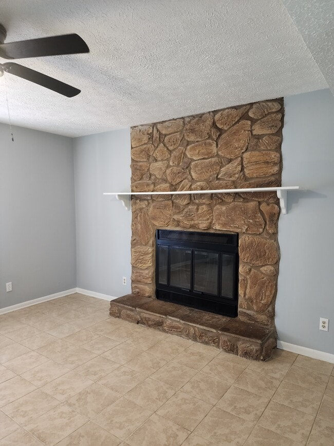 Building Photo - 2408 Crabtree Ct