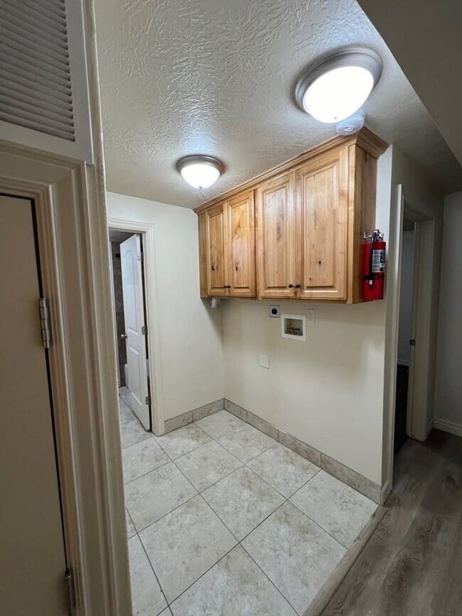 Building Photo - Ada-315 E 600 S Springville, UT 84663