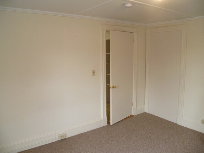 Building Photo - 174 S Branch St