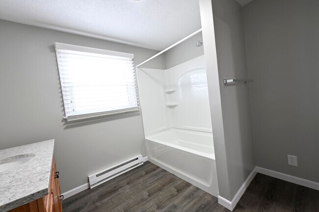 Building Photo - 425 W Cook Rd