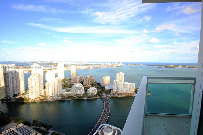 Building Photo - 950 Brickell Bay Dr