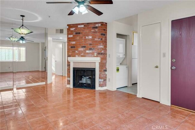 Building Photo - Exceptional 2 Br 2 Ba Condominium in Gated...