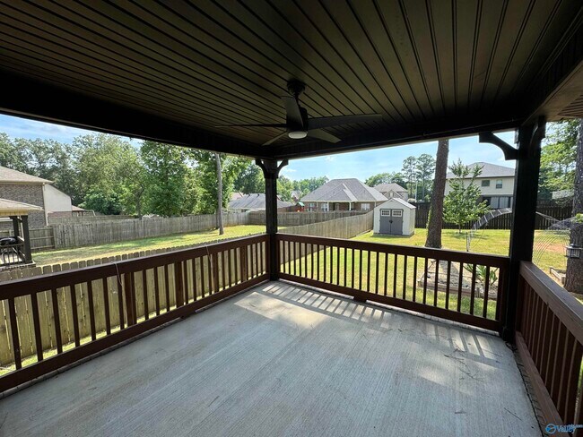 Building Photo - 120 Meadowglade Ln